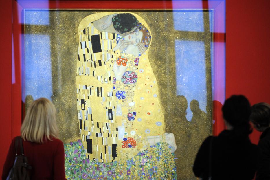 Das Gemälde „Kuss“ von Gustav Klimt im Rahmen der Themenausstellung „Klimt-Jahr 2012“.