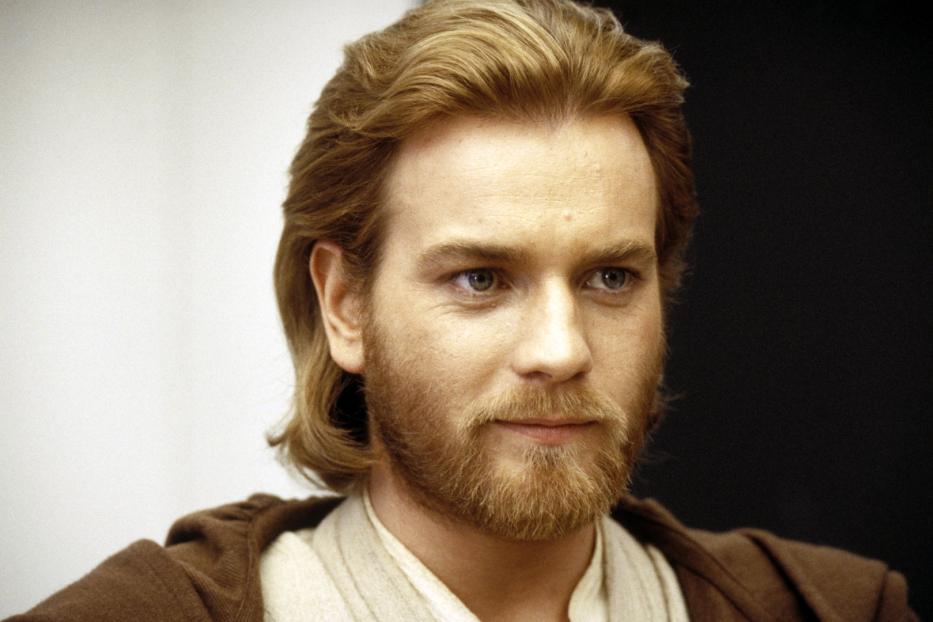Porträt von Ewan McGregor mit blonden Haaren und Bart.