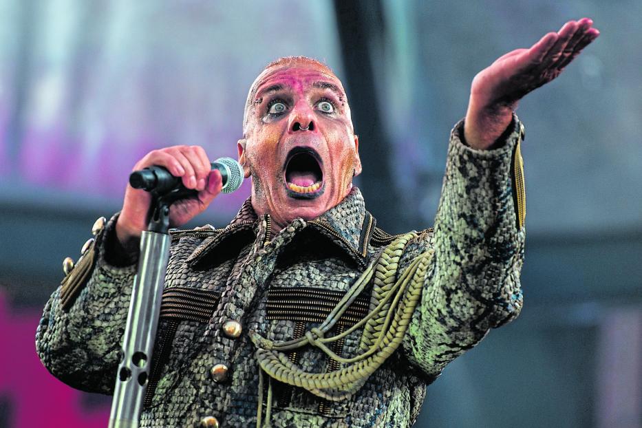 Till Lindemann von Rammstein während der Tour 2019 in Hannover.