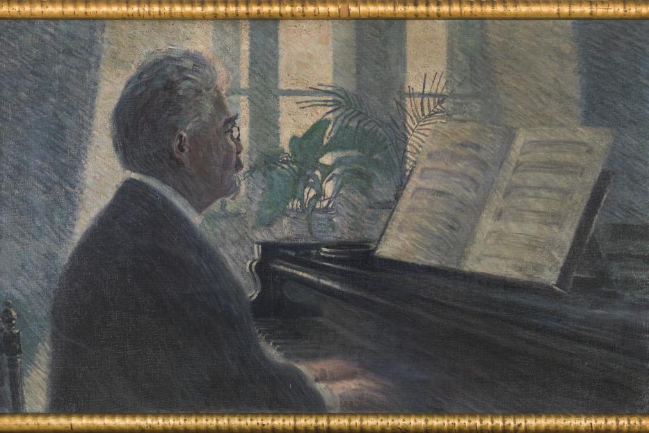 Ein Gemälde zeigt einen Mann mit Brille, der Klavier spielt.