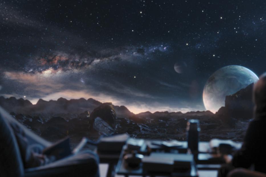Personen sitzen in einem Raumschiff und blicken auf eine fremde Planetenlandschaft mit Sternenhimmel.