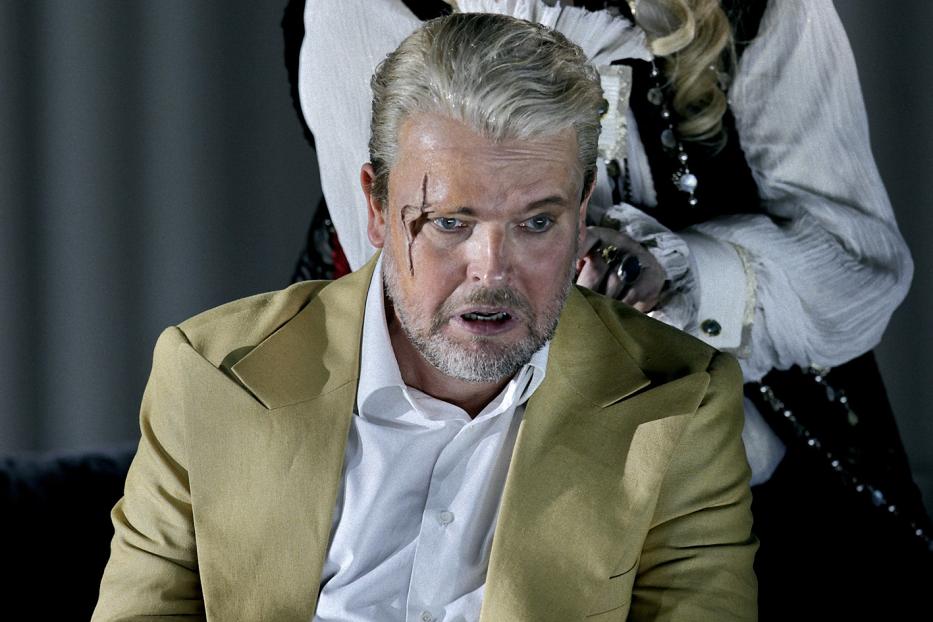 Tomasz Konieczny als Wotan und Iréne Theorin als Brünnhilde in „Die Walküre“.