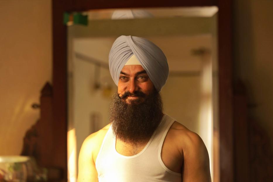 Aamir Khan mit Turban und Bart, möglicherweise in seiner Rolle im Film „Laal Singh Chaddha“.