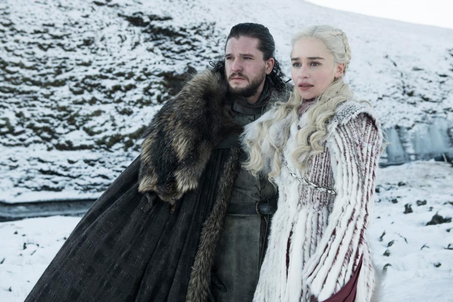 Jon Schnee und Daenerys Targaryen in Winterfell aus „Game of Thrones“.