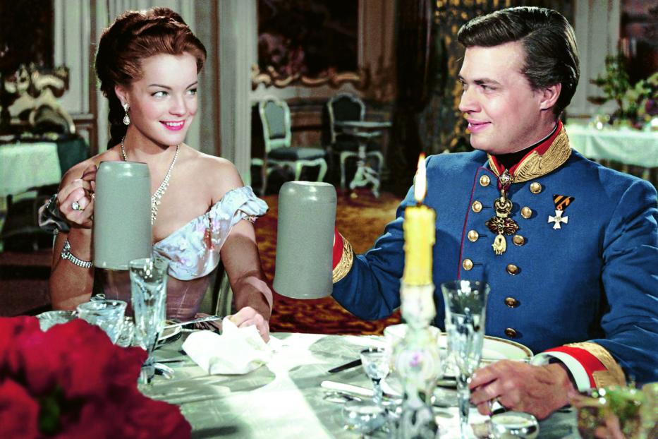 Romy Schneider und Karlheinz Böhm in einer Szene aus dem Film „Sissi“.