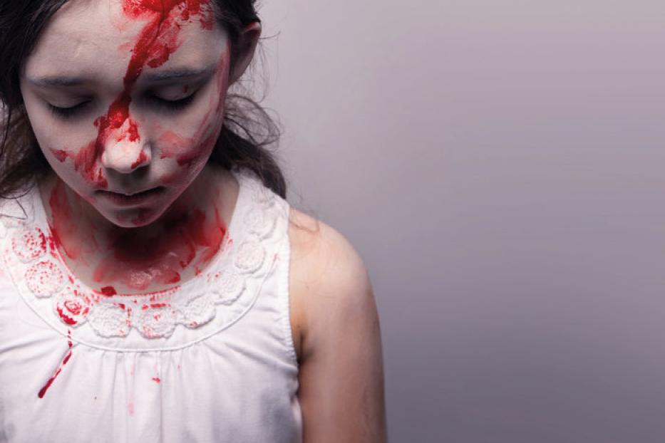 Das Filmplakat für „My Sister“ zeigt ein junges Mädchen mit Blut im Gesicht.