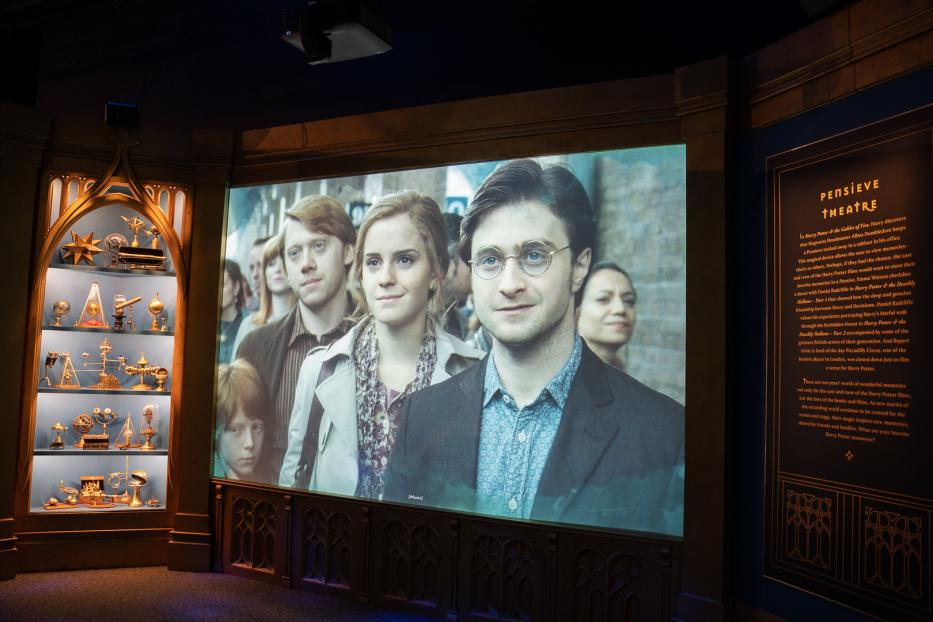 Szene mit Daniel Radcliffe, Emma Watson und Rupert Grint aus einem „Harry Potter“-Film.