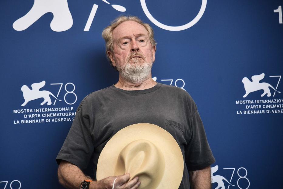 Ridley Scott posiert mit einem Hut bei der 78. Internationalen Filmfestspiele von Venedig.