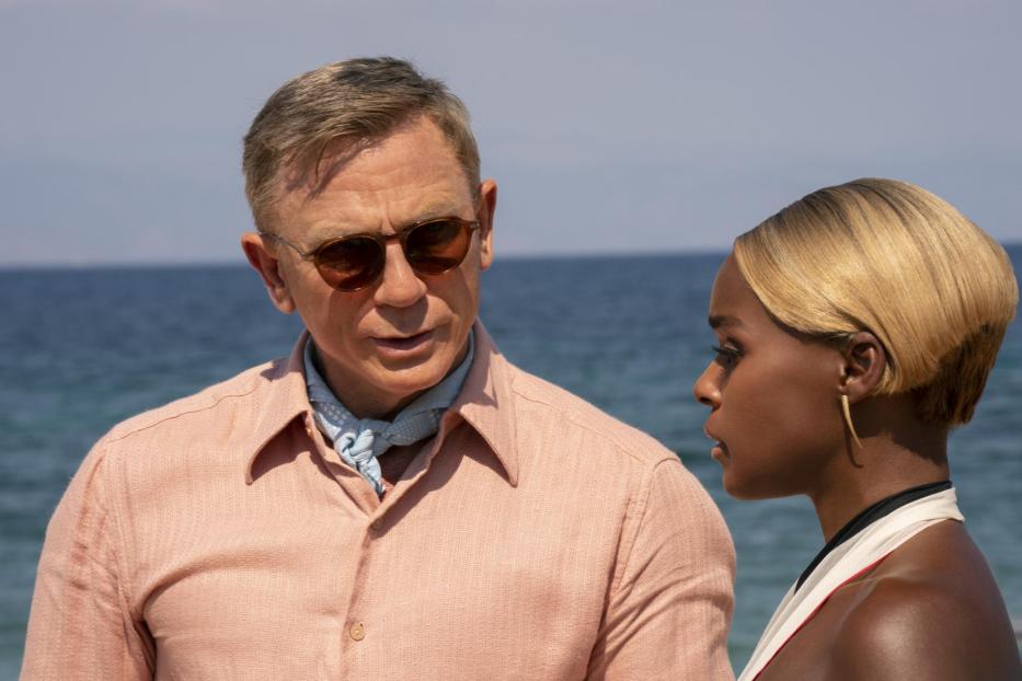 Daniel Craig und Janelle Monáe in einer Szene aus „Glass Onion: A Knives Out Mystery“.