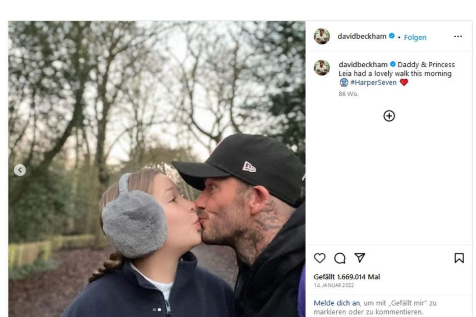 David Beckham küsst seine Tochter Harper auf einem Spaziergang.