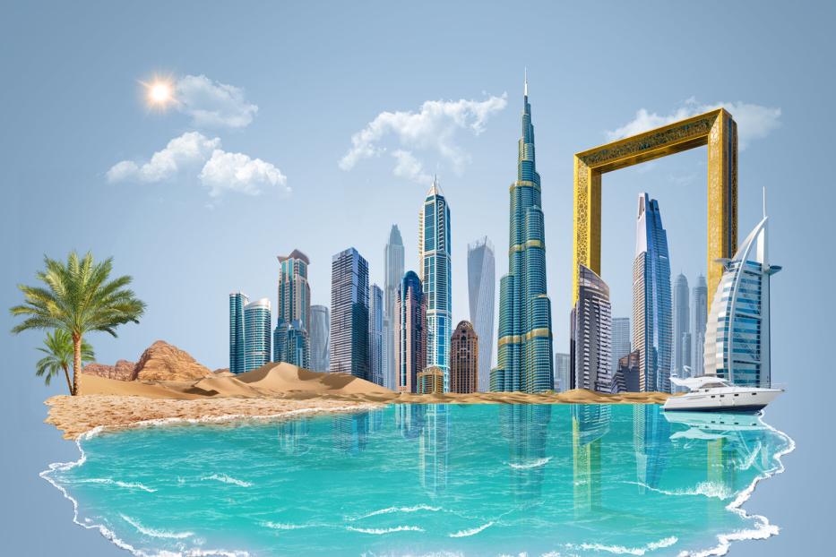 Eine Collage von Dubai mit Wolkenkratzern, Wüste, Meer und einem goldenen Rahmen.
