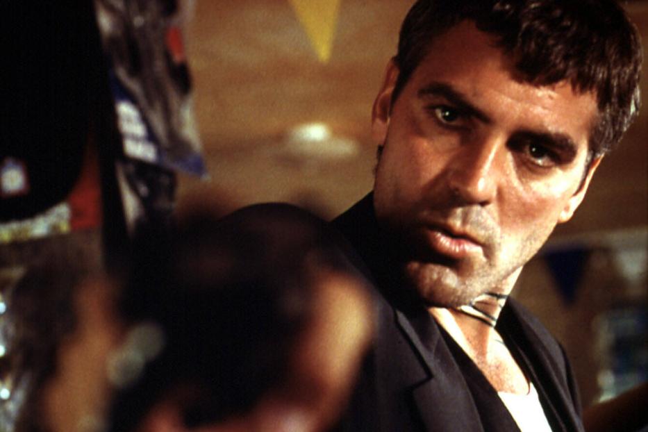 George Clooney in einem dunklen Anzug.