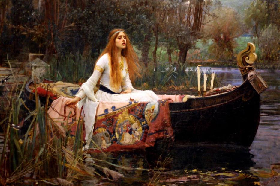 Gemälde von Waterhouse: Die Dame von Shalott sitzt in einem Boot auf einem Fluss.