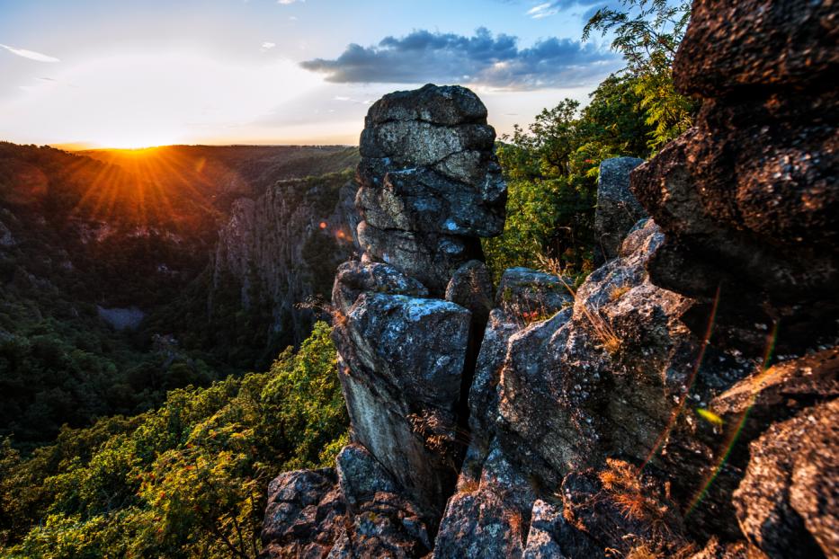 Sonnenuntergang am Hexentanzplatz in Thale (Harz).