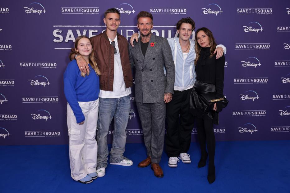 Die Familie Beckham bei einem exklusiven Screening von „Save Our Squad With David Beckham“ auf Disney+.
