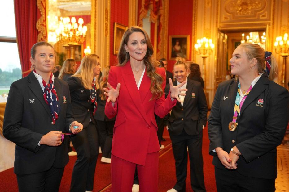 Catherine, Princess of Wales im roten Zweiteiler.