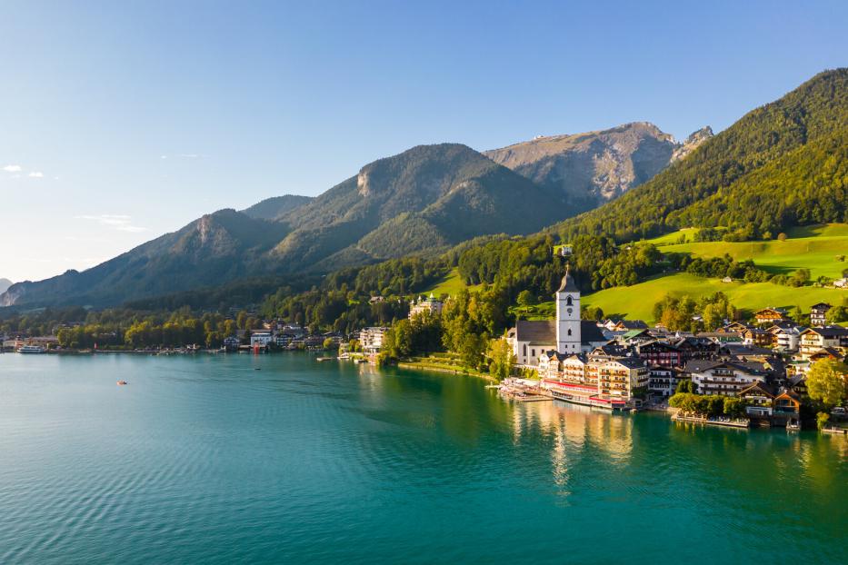 Beautiful aerial view of the popular village of Sankt Wolfgang im Salzkammergut. Alpine mountains, church and Wolfgangsee. Upper Austria, Salzburg.