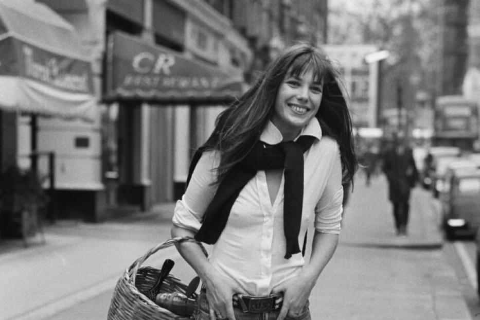 Jane Birkin mit der Korbtasche 1973 in London