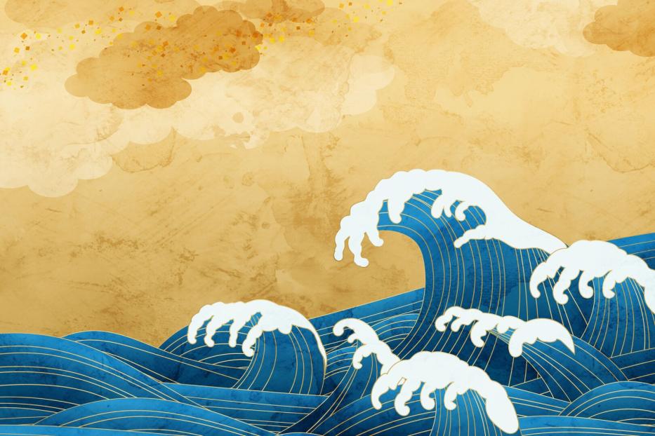 Stilisierte blaue Wellen mit weißen Schaumkronen vor einem goldfarbenen Hintergrund mit Wolken im japanischen Stil.
