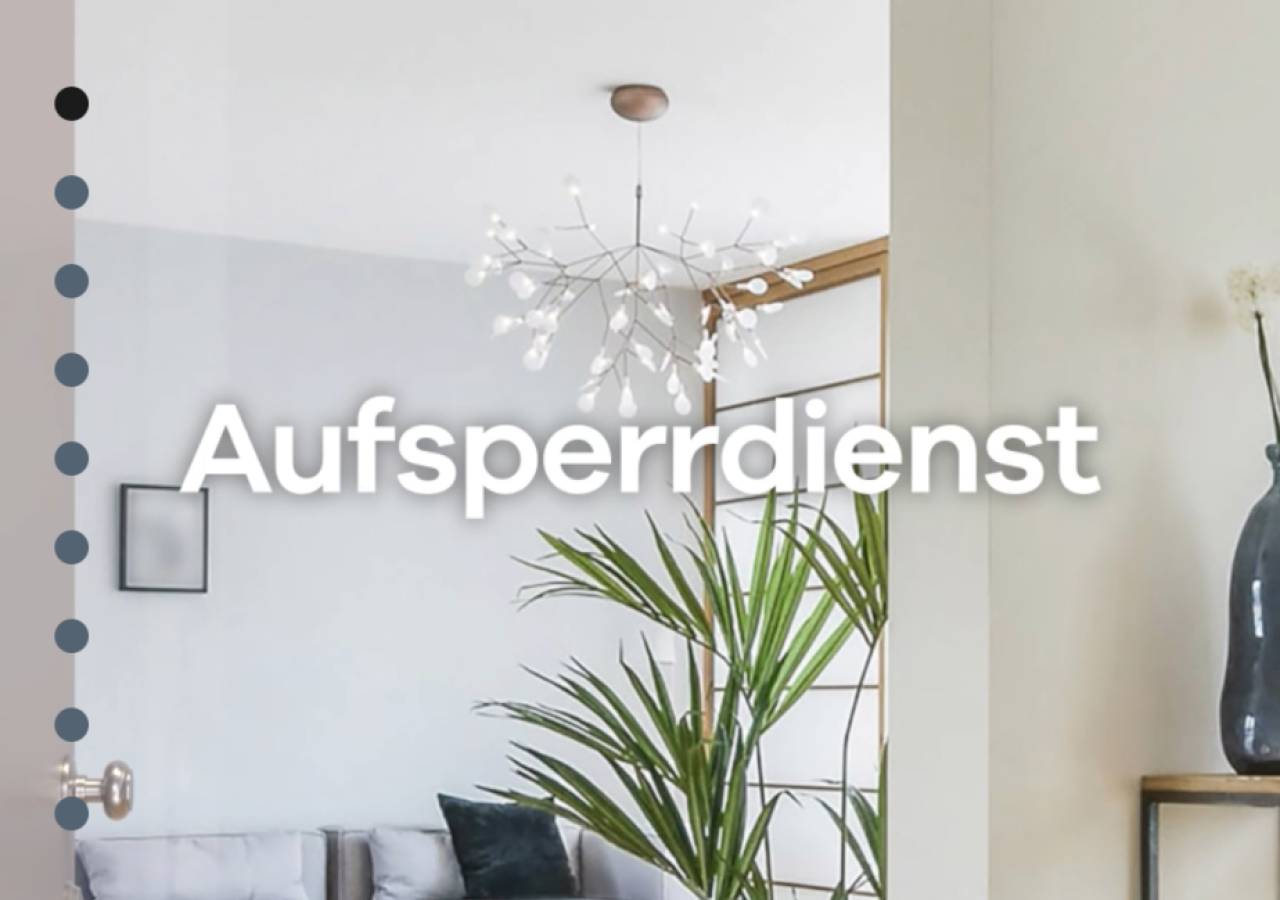 Hand mit grünem Handschuh hält eine Gartenschere vor unscharfem grünen Laub, Text 'Garten' in der Bildmitte.