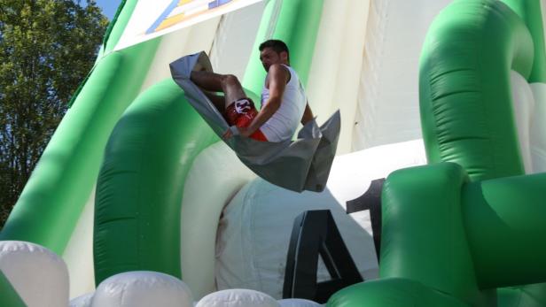 Lamy aus dem Attergau bei seinem „Flug“ auf dem Beachslide