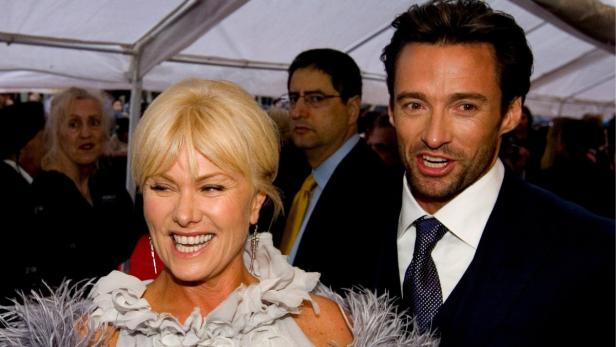 Hugh Jackman und Deborra-Lee Furness lächeln auf einer Veranstaltung.