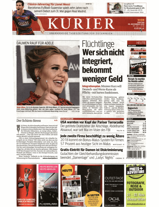 Adele lächelt auf einem Foto in der Zeitung „Kurier“.