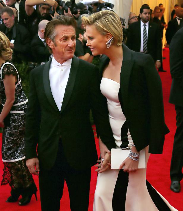 Sean Penn und Charlize Theron auf dem roten Teppich.