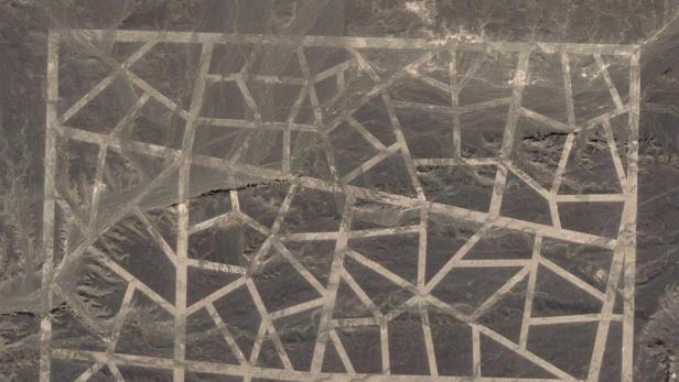 Kein modernes Stonehenge, sondern eine Testeinrichtung für Radar. Wüsten-Gebilde dienen Spionage-Satelliten