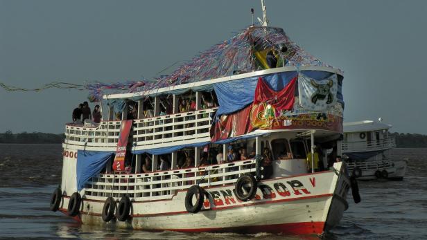 Diesmal führt Sie die Extratour nach Brasilien zum "Boi Bumba"-Spektakel in Parintins. Extratour: Karneval am Amazonas