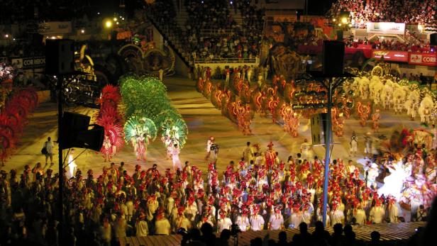 Diesmal führt Sie die Extratour nach Brasilien zum "Boi Bumba"-Spektakel in Parintins. Extratour: Karneval am Amazonas