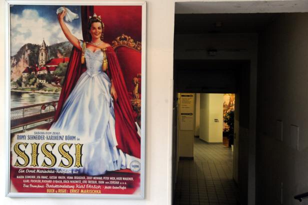 Ein Filmposter für „Sissi“ mit Romy Schneider als Kaiserin Elisabeth von Österreich.