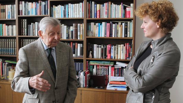 Hugo Portisch im Interview mit KURIER-Redakteurin Ida Metzger Hugo Portisch: "Kein Sieg über IS ohne Bodentruppen"