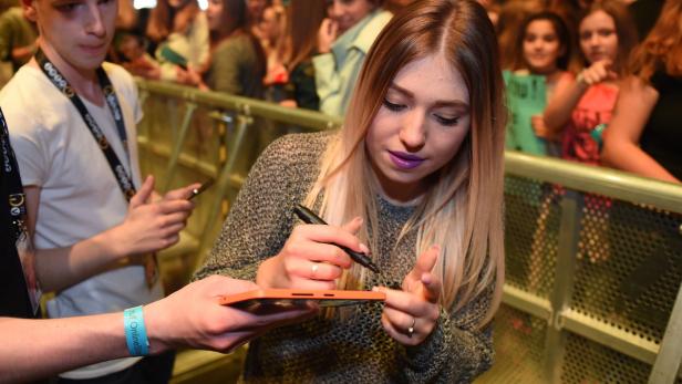 Bibi bei einer Autogrammstunde in Deutschland.