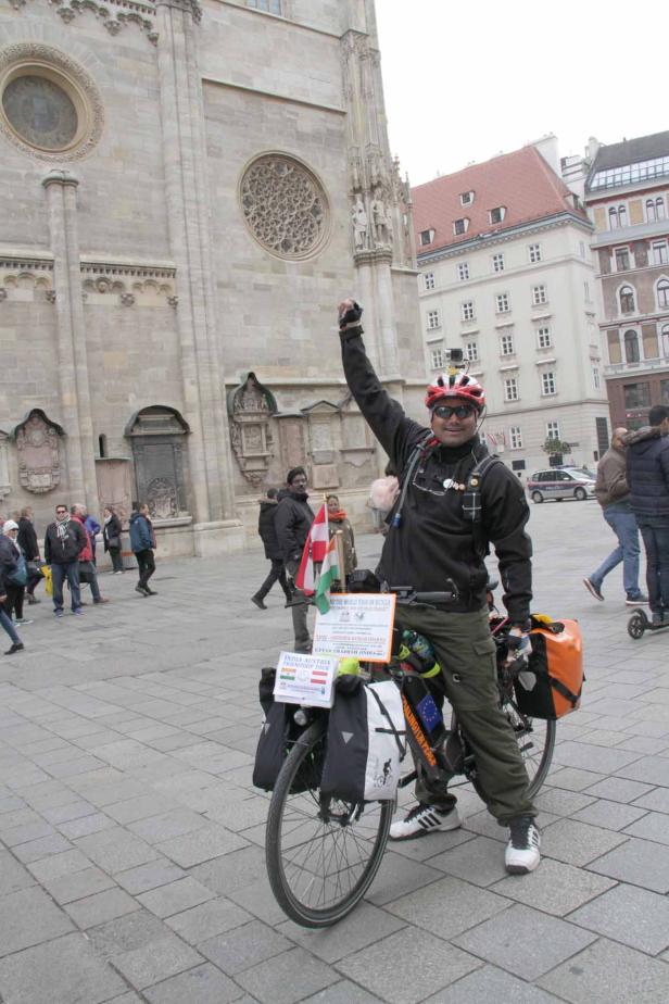 Welt-radelnder Inder