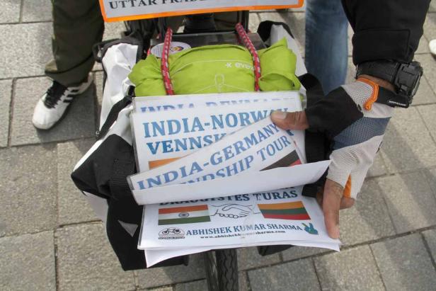 Welt-radelnder Inder