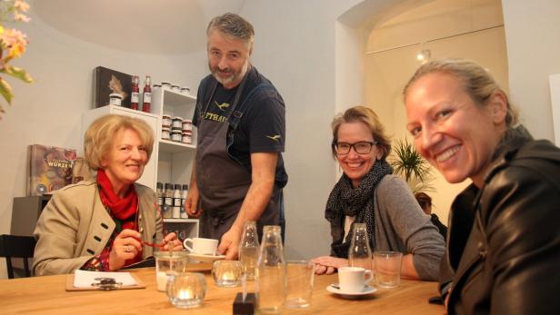Nikolaus Ottenbacher und Andrea Pscheid zwischen Gästen