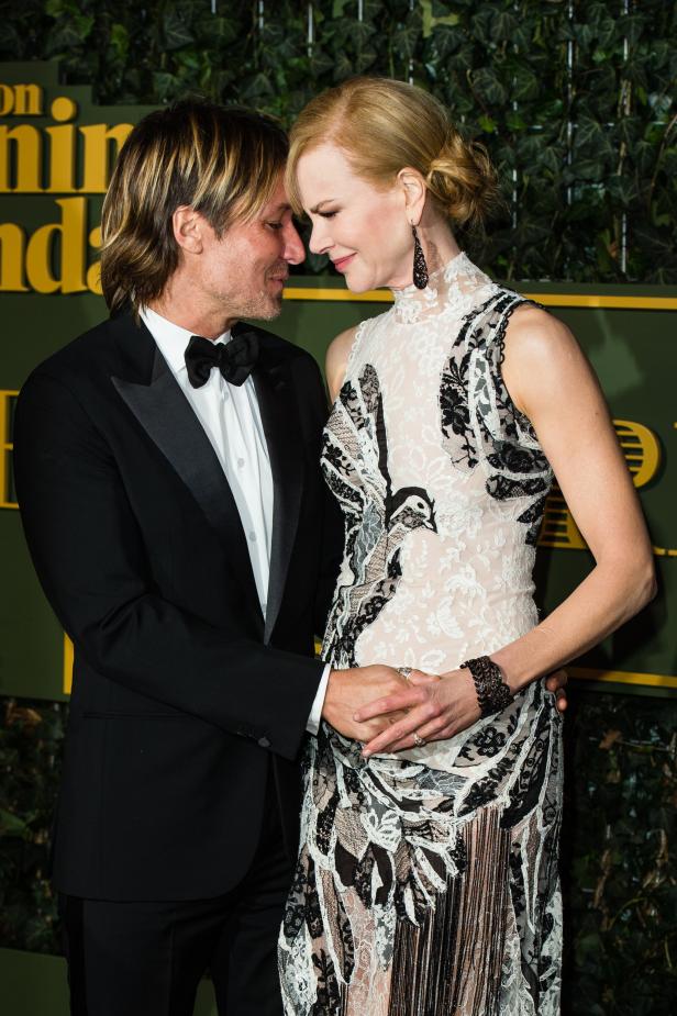 Nicole Kidman und Keith Urban posieren auf dem roten Teppich.