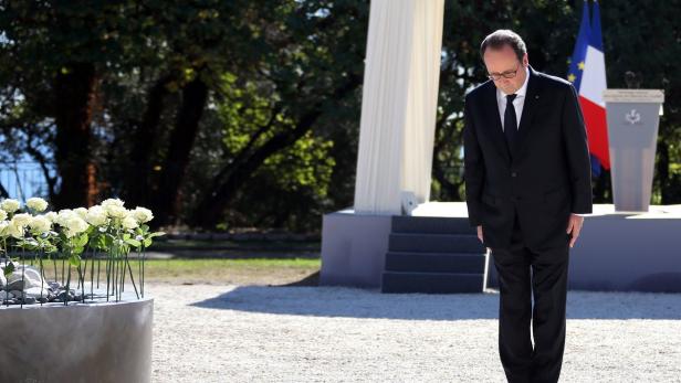 FRANCE-ATTACKS-POLITICS-TRIBUTE