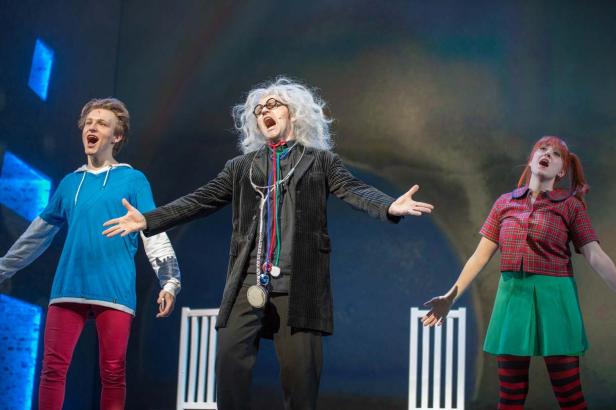 Fernestern - Der floh im All, Kinderfreunde-Musical 2015 Knapp daneben kann zum Ziel führen