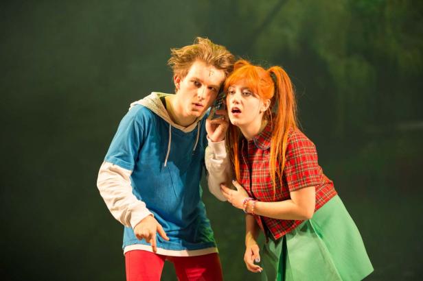 Fernestern - Der floh im All, Kinderfreunde-Musical 2015 Knapp daneben kann zum Ziel führen