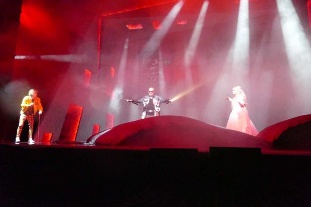 Fernestern - Der floh im All, Kinderfreunde-Musical 2015 Knapp daneben kann zum Ziel führen