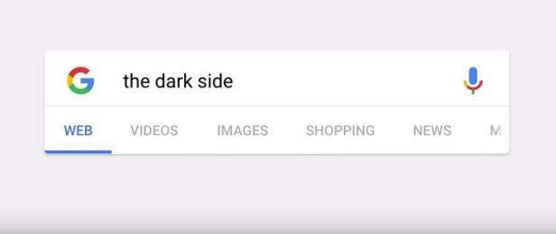 Ein Google-Suchfeld mit der Anfrage „the dark side“.