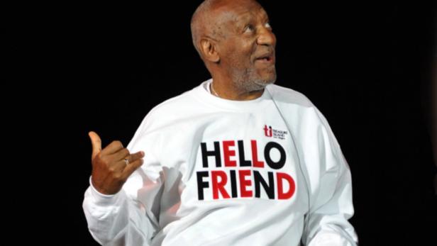 Bill Cosby trägt ein Sweatshirt mit der Aufschrift „Hello Friend“.