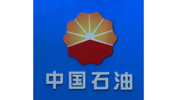 Das Logo von China National Petroleum Corporation (中国石油) auf blauem Hintergrund.