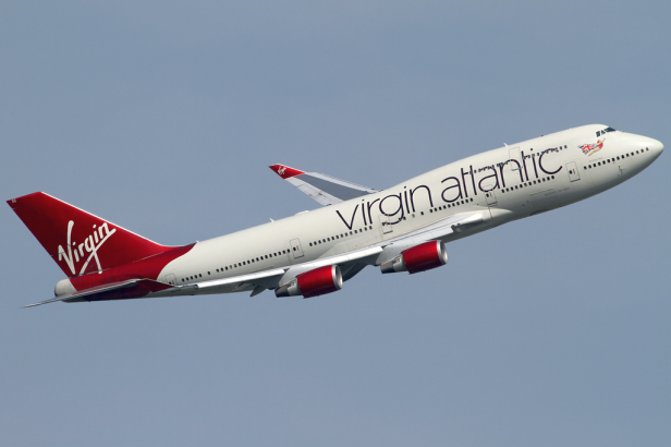 Eine Boeing 747-400 der Virgin Atlantic beim Start.