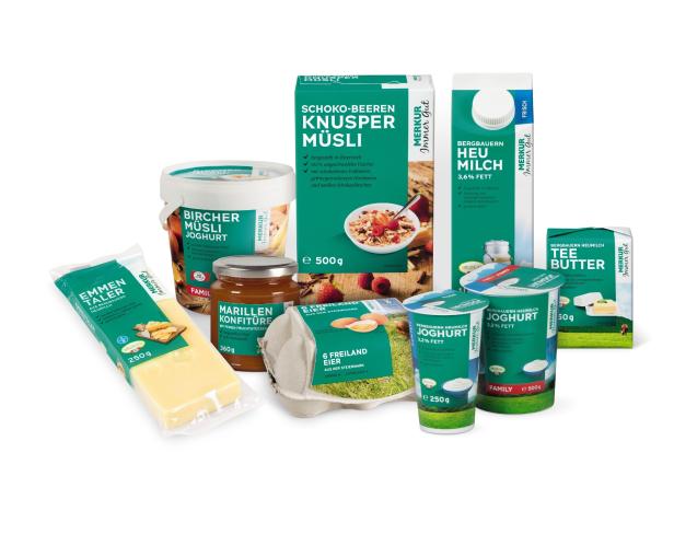 Eine Auswahl an Milchprodukten und Lebensmitteln der Marke Merkur Immer Gut.