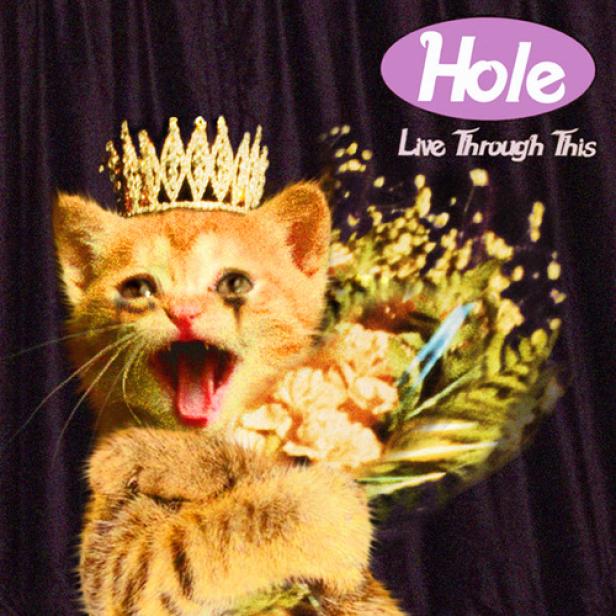 Das Cover des Albums „Live Through This“ von Hole zeigt eine schreiende Katze mit Krone und Blumenstrauß.