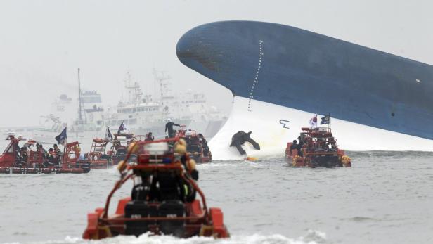 Schiffsunglück in Südkorea - Fähre sinkt