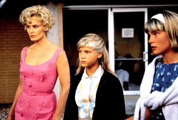Jessica Lange mit zwei weiteren Schauspielerinnen in dem Film „Normal“.